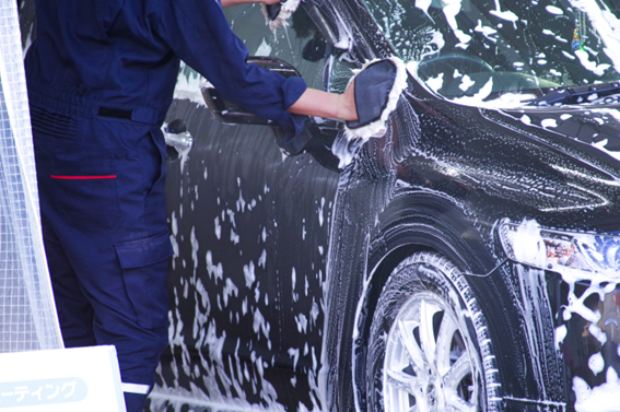 洗車はやりすぎると逆効果？適切な頻度や洗うべきタイミングを解説