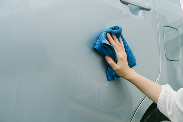洗車後に拭き上げしないとどうなる？拭き上げ方法やポイントを解説